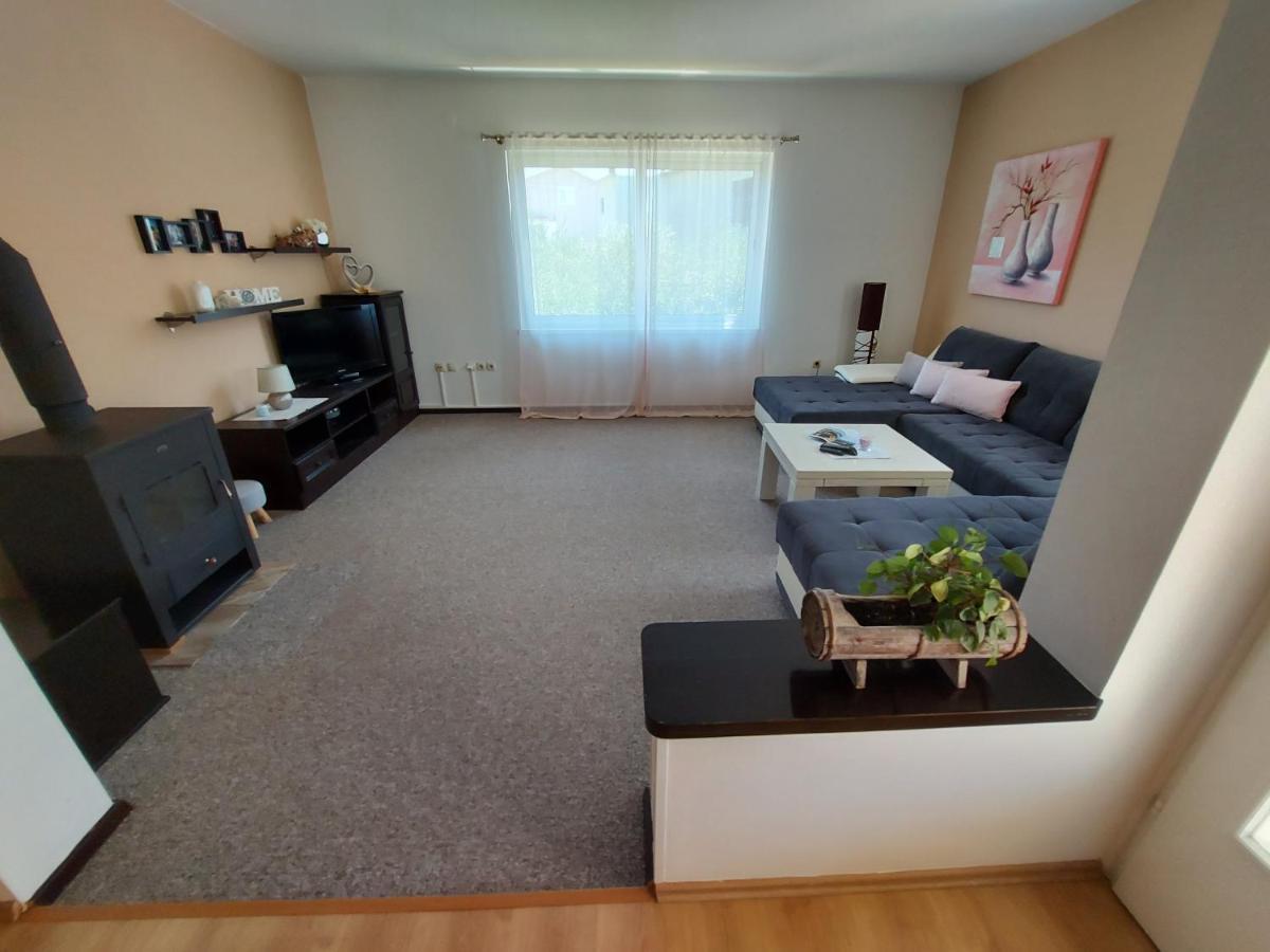 Апартаменты Apartman Larisa Кампор Экстерьер фото