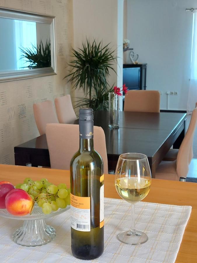Апартаменты Apartman Larisa Кампор Экстерьер фото