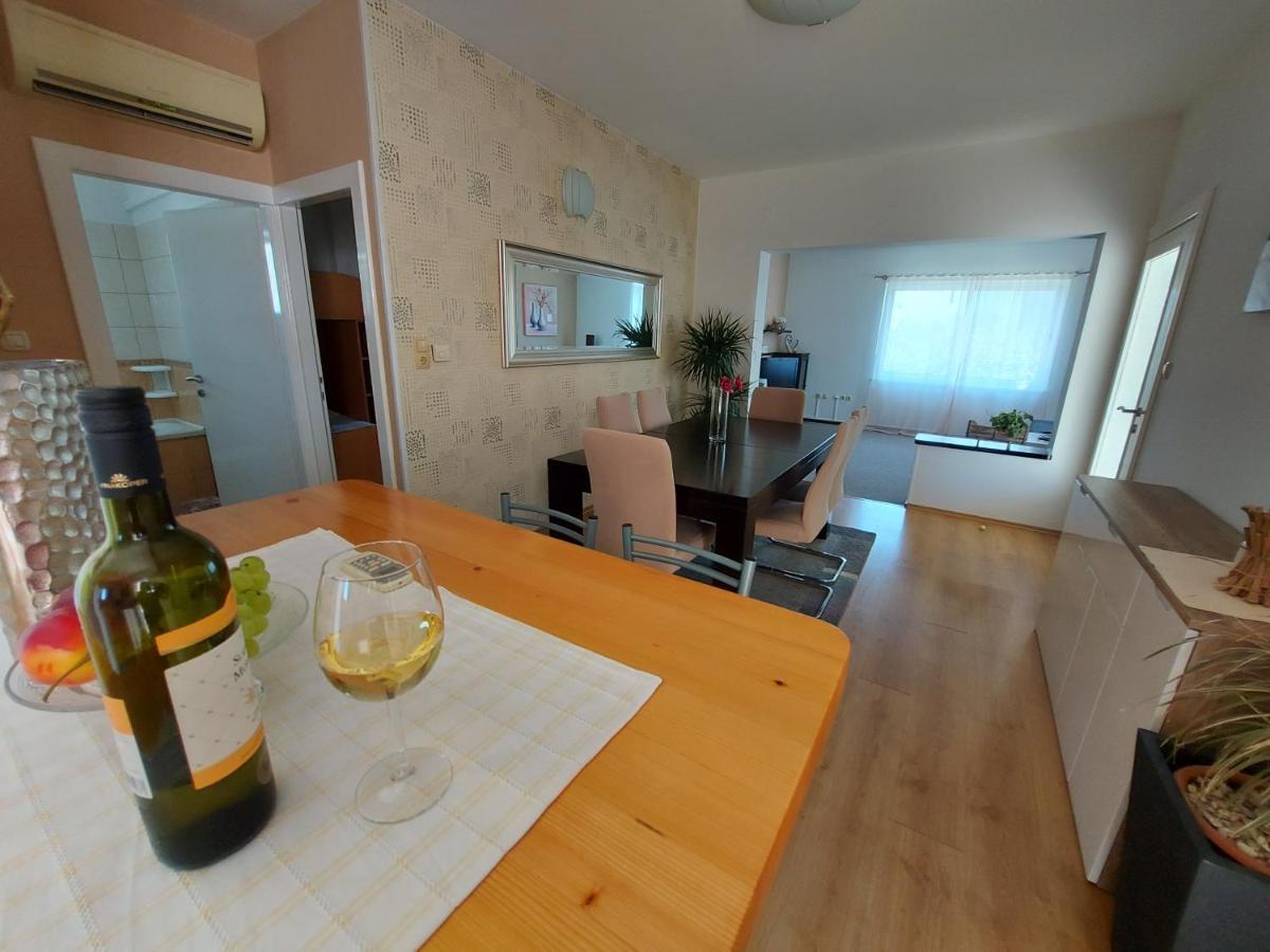 Апартаменты Apartman Larisa Кампор Экстерьер фото
