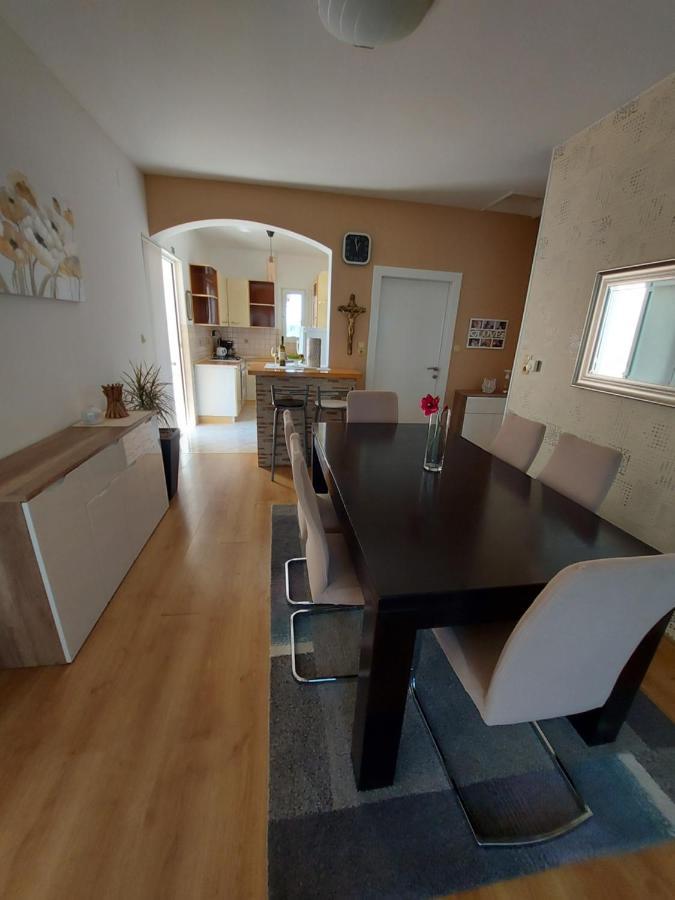 Апартаменты Apartman Larisa Кампор Экстерьер фото