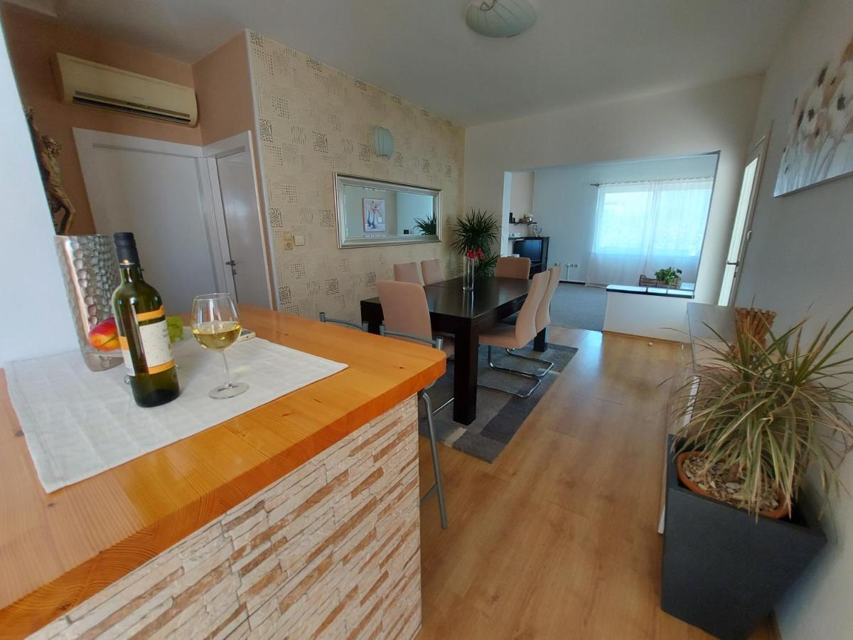 Апартаменты Apartman Larisa Кампор Экстерьер фото