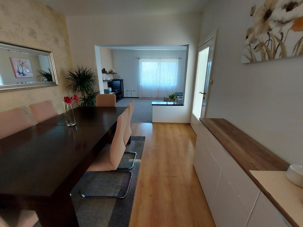 Апартаменты Apartman Larisa Кампор Экстерьер фото